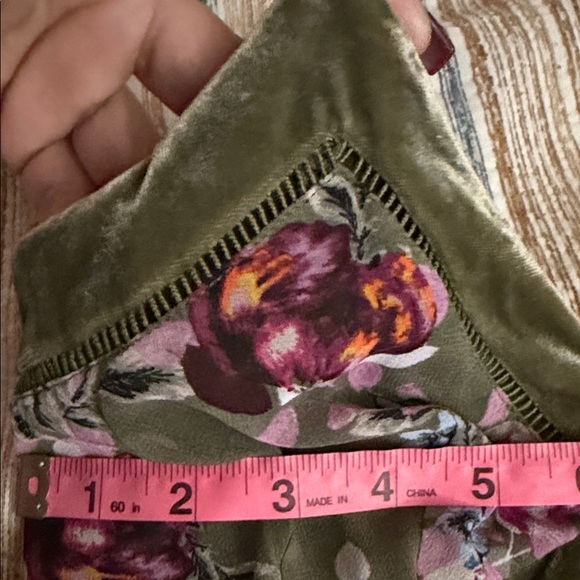 WHITE HOUSE BLACK MARKET STAPPY VELVET TRIM FLORAL DRESS - Picture 4 of 14